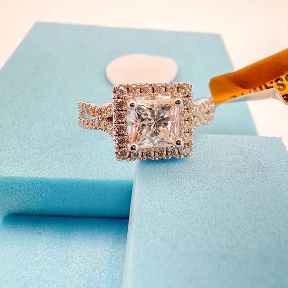 925 Sterling Sliver Moissanite Wedding/Engagement Ring, 1.50ctw VVS Stones Hip H - Picture 7 of 8